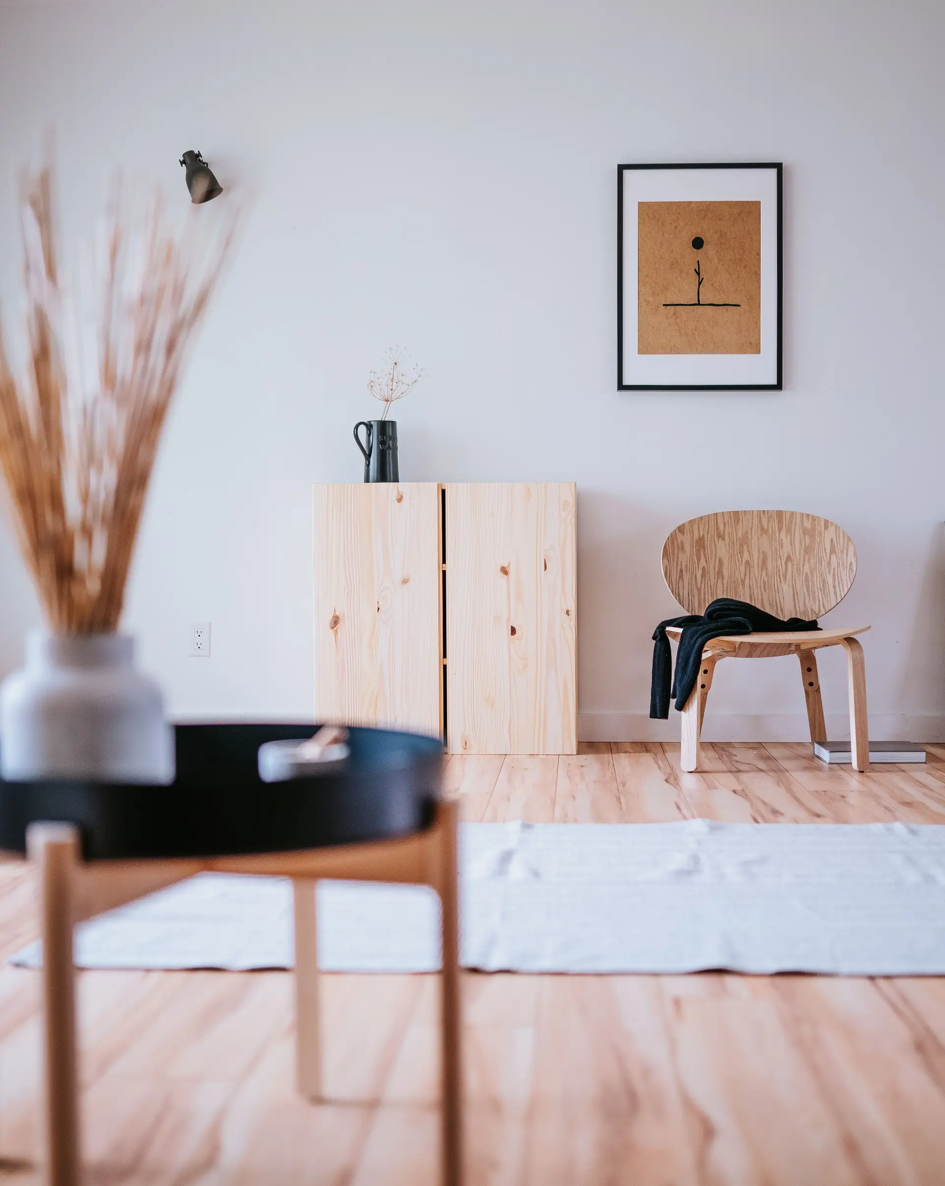 Skandinaavinen minimalismi kalusteissa ja linjoissa